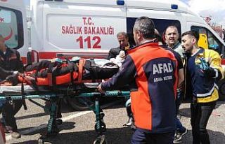 Siirt’te iki araç çarpıştı: 8 yaralı