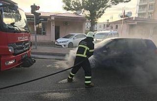Siirt’te seyir halindeki otomobil alev aldı