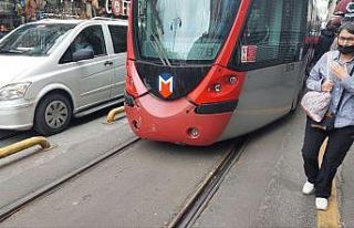 Sirkeci’de tramvay raydan çıktı