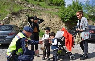 Şırnak’ta jandarma, sınır noktalarında vatandaşın...