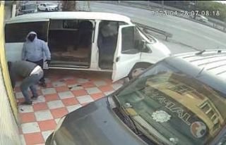 Şişli’de minibüsle soygun girişimi kamerada:...