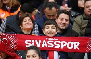 Sivassporlu taraftarlar Fenerbahçe maçına yoğun...