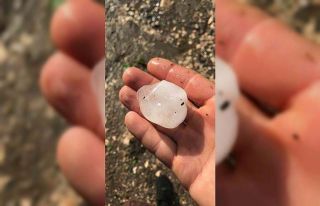 Siverek’te yumurta büyüklüğünde dolu yağdı