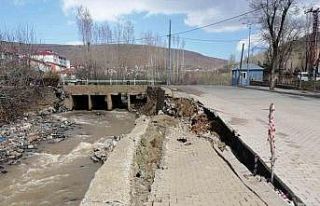 Solhan’da yağışlar nedeniyle dere yatağındaki...
