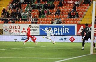 Spor Toto Süper Lig: Corendon Alanyaspor: 1 - Ümraniyespor:...