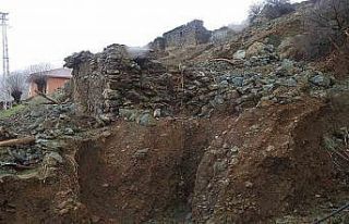 Su taşkınından mezra zarar gördü