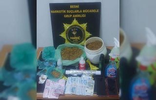 Şüpheli şahısların üzerinden 1 kilo 287 gram...
