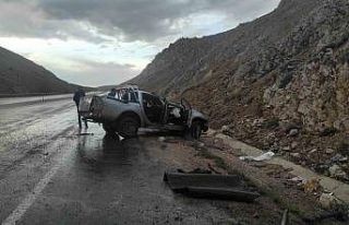 Takla atan pikaptaki iki kişi yaralandı