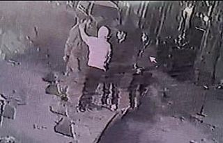 Taksim’de bıçaklı “çakmak isteme” kavgası...