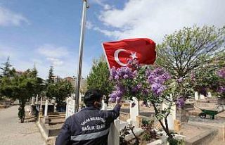 Talas mezarlıklarına bayram temizliği