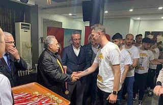 Talasgücü Belediyespor şampiyonluğu kutladı