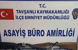 Tavşanlı’da araçlarında ve evlerinde silah ve...