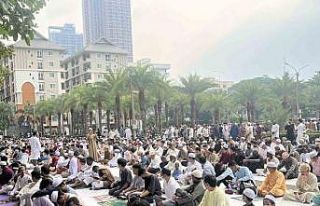 Tayland’da bayram namazına yoğun ilgi