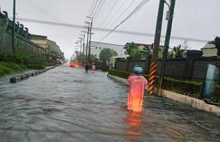 Tayvan’da sel nedeniyle cadde ve sokaklar sular...