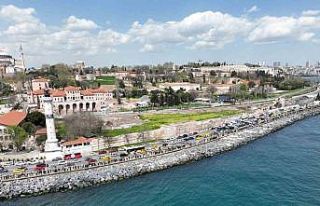 TCG Anadolu Gemisini ziyaret etmek için vatandaşlar...