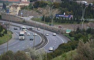 TEM Otoyolu Kocaeli geçişinde bayram trafiği akıcı...