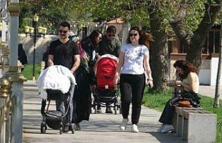 Termometreler 32 dereceyi gösterdi vatandaşlar parklara...