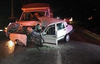 Tokat’ta otomobille kamyonet çarpıştı: 2 yaralı