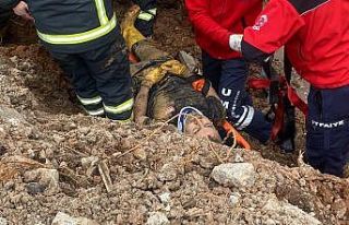 Toprağın altında kalan işçi için zamanla yarış