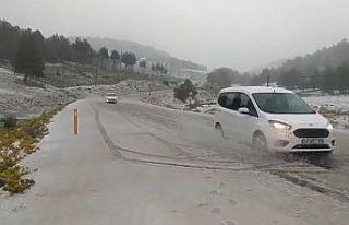 Toroslar’ın yüksek kesimlerinde kar yağışı...
