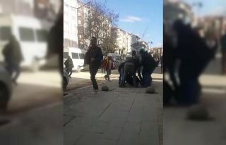 Trafikteki yol verme tartışması sopalı kavgaya...