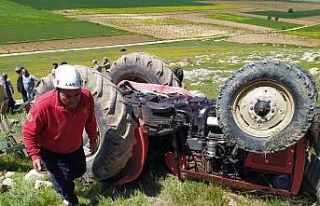 Traktörün altında kalan sürücü öldü