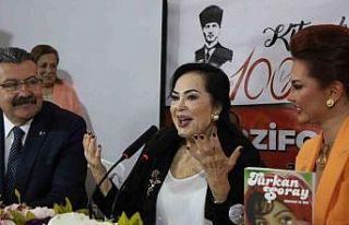 Türkan Şoray, Amasya’da hayranlarına şarkı...