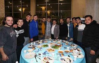 Tütüncü, AK Partili gençlerle sahur yaptı