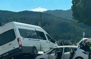 Ula kavşağında ilginç kaza