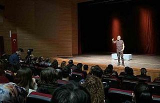 Ünlü oyuncu Umut Oğuz, depremzedeleri güldürdü