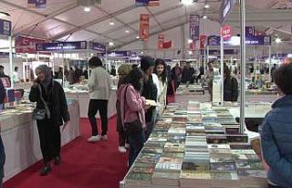 Üsküdar’da 8’inci kitap fuarı yoğun ilgi ile...