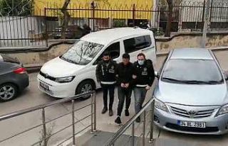 Üsküdar’da yıkım esnasında silahla çatıya...