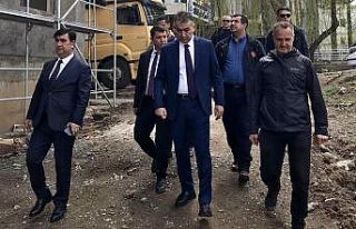 Vali Çağatay hükümet konağı inşaatında incelemelerde...