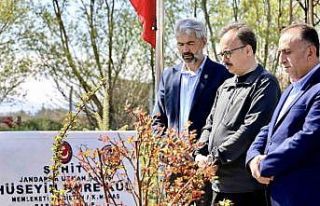 Vali Kızılkaya, Elbistanlı şehidi mezarı başında...