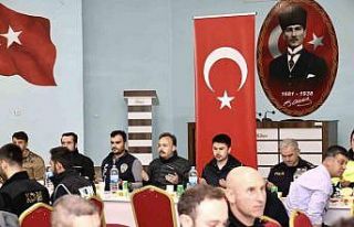 Vali Kızılkaya, polislerle iftar sofrasında buluştu