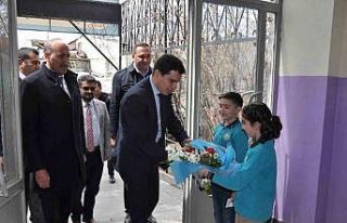 Vali Vekili Tuna, öğrencilerin bayramını kutladı