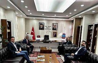 Vali’den Başkan Karadoğan’a tebrik ziyareti