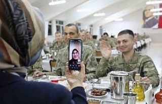 Validen, Ramazan’ın son iftarında Mehmetçik annesine...