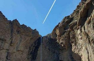 Van’da 40 metre yükseklikten akan Yaşar Kemal...