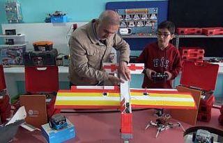 Vanlı öğrenciler kendi insansız kargo uçağını...