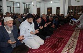 Vanlılar Kadir Gecesi’nde camilere akın etti