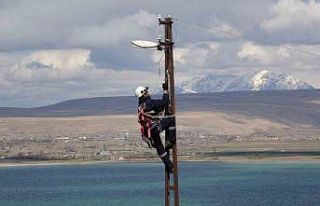 VEDAŞ personellerinin kırsal bölgede bayram mesaisi