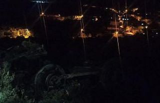 Virajı alamayan kamyon şarampole uçtu