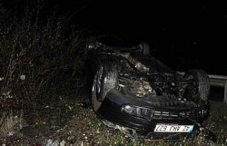 Yağışlı havada ters takla attılar, yara almadan...