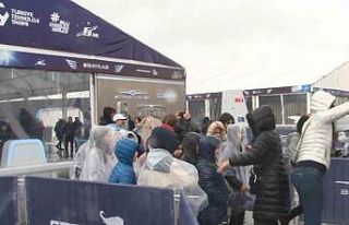 Yağmura rağmen vatandaşlar TEKNOFEST’e akın...
