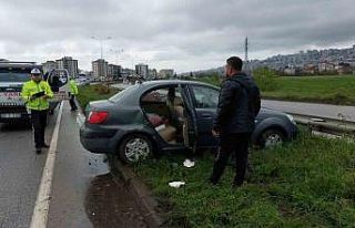 Yağmurdan kayganlaşan yolda 3 araçlı kaza: 1 yaralı