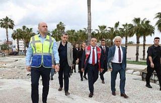 Yenilenen Finike Cumhuriyet Meydanı, 1 Temmuz’da...