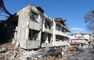 Yıkılan duvarın altında kalan köy korucusu hayatını...