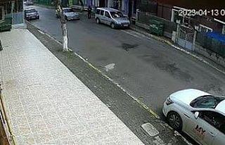 Yolda yürürken dehşeti yaşadı: Otomobilden ateş...