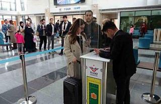 Yozgat’ta YHT’nin ilk ücretsiz yolcuları Ankara...